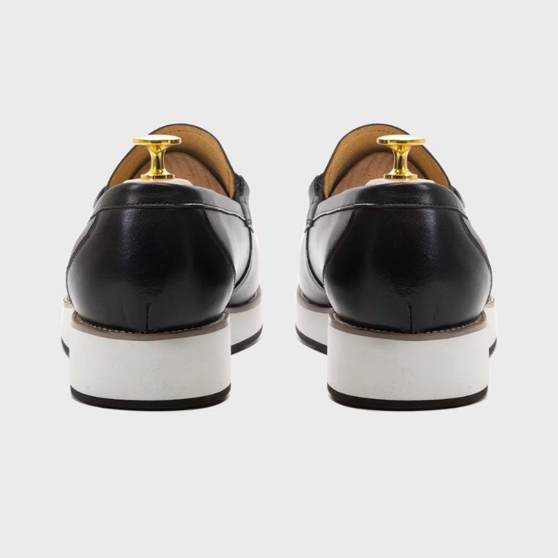 Miesten Loaferit Ylelliset Nahkaiset Elegantit Tupsuhousut - Musta