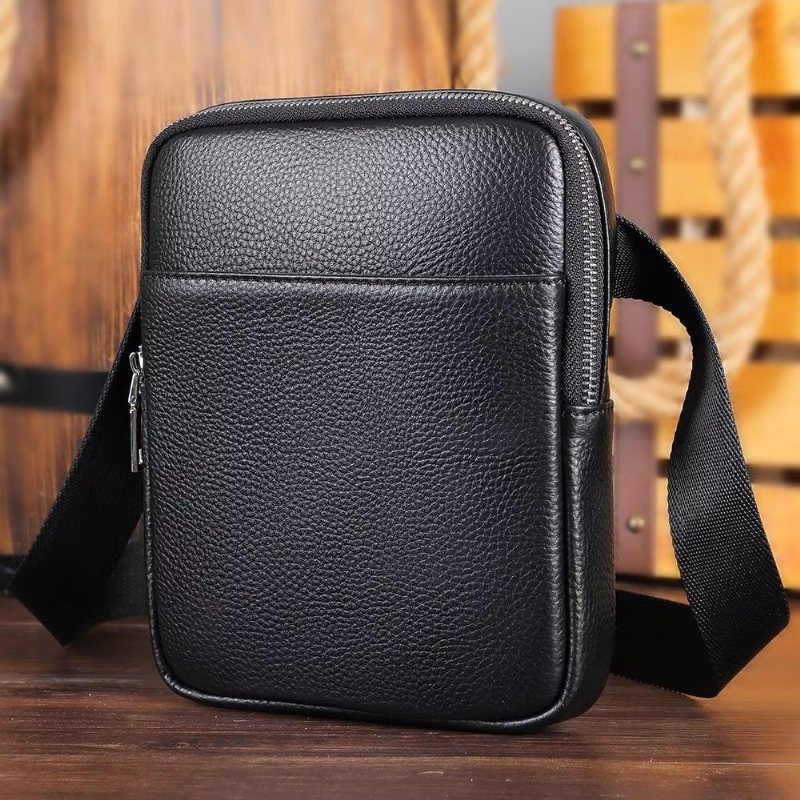 Miesten Olkalaukut Ylellinen Nahkainen Läppänastallinen Crossbody Laukku - Musta